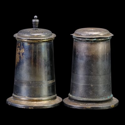 Lot 910A - George V silver salt and pepper pots, 108 g...