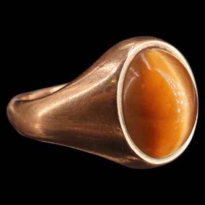 Lot 952L - A vintage chatoyant tiger's eye signet ring,...