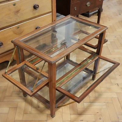 Lot 1207 - A late 19th / early 20th Century string-inlaid...