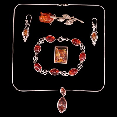 Lot 1306 - A small group of vintage and contemporary...