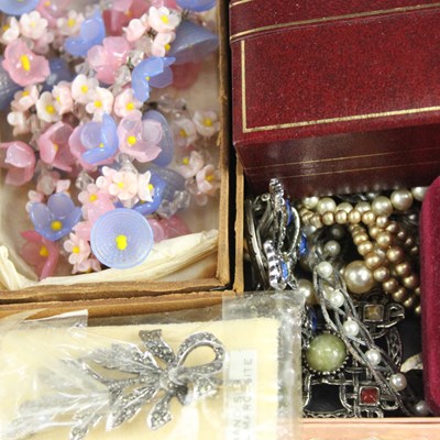 Lot 1525 - A small quantity of antique and vintage...