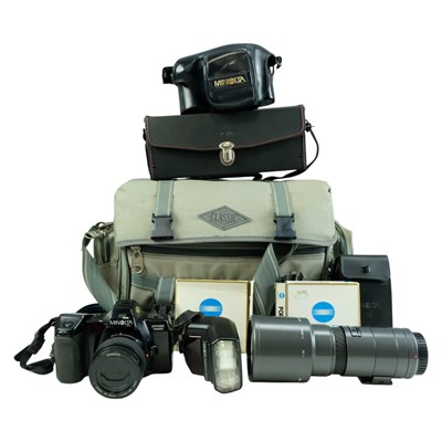 Lot 607 - A 1980s Minolta Dynax 7000i 35 mm SLR camera,...