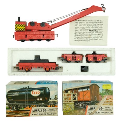 Lot 689 - [Model Railway] A boxed Airfix OO gauge Esso...