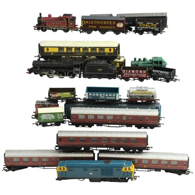 Lot 691 - A quantity of OO gauge model railway...