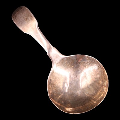 Lot 1124 - A George III silver fiddle-pattern caddy spoon,...