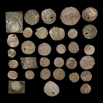 Lot 461 - A quantity of Mughal-period Indian Islamic...