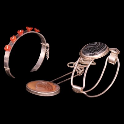 Lot 1383 - Modernist artisanal carnelian, banded agate...