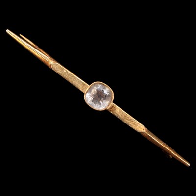 Lot 1385 - An Art Deco aquamarine and 15 ct gold bar...