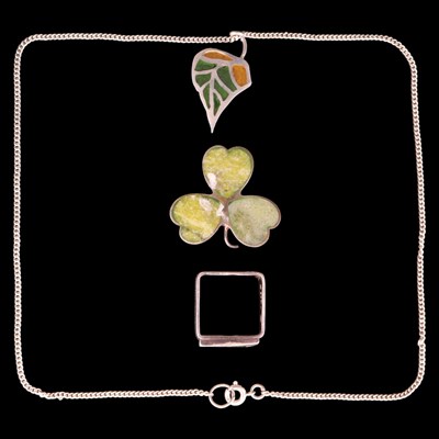 Lot 1389 - A Modernist artisanal enamelled ring and...