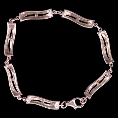 Lot 1370 - A contemporary diamond and white metal...