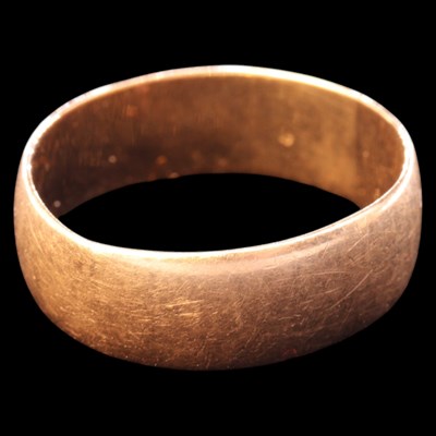 Lot 1406 - A 1980s broad 9 ct gold wedding band, P, 3.1 g