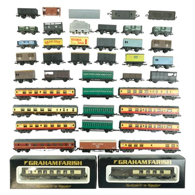 Lot 702 - [Model railway] A quantity of N gauge rolling...