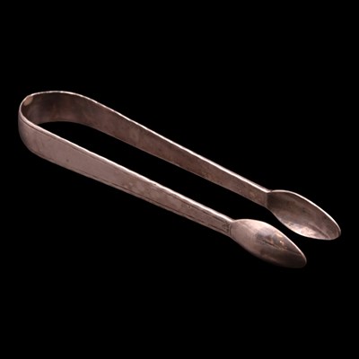 Lot 1151 - George III Old Sheffield Plate sugar tongs