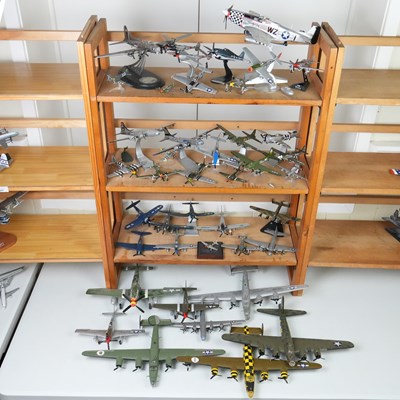 Lot 248 - A quantity of diecast and plastic scale model...