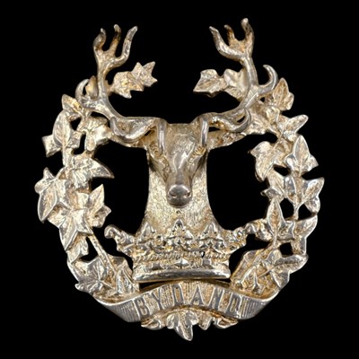 Lot 123 - A Gordon Highlanders officer's glengarry badge