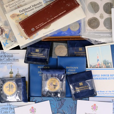 Lot 487 - A group of GB and world coin packs, covers and...