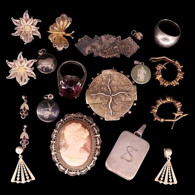 Lot 1430 - A group of antique and vintage silver / white...