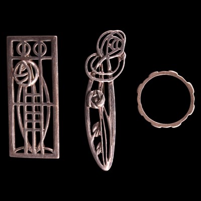 Lot 1436 - A Scottish Malcolm Grey Ortak silver brooch...