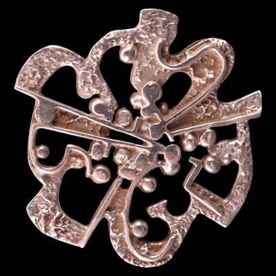 Lot 1441 - A vintage Ola Gorie Orkney silver brooch, 40...