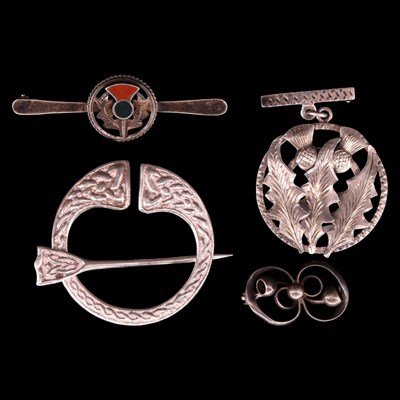 Lot 1443 - Vintage Scottish style white metal brooches...