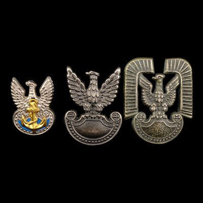 Lot 29 - Post-War Polish Army and Navy cap badges