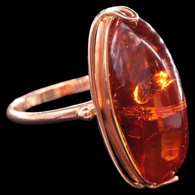 Lot 1458 - A late 20th Century Italian amber...