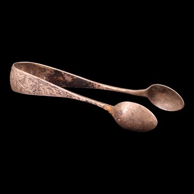 Lot 1187 - A pair of Edwardian silver sugar tongs, 13.5 g