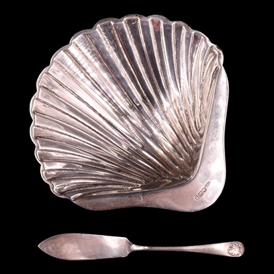 Lot 1183 - An early 20th Century silver butter shell and...