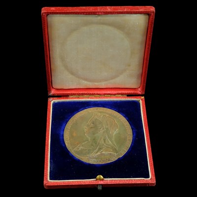 Lot 567 - A cased Queen Victoria Diamond Jubilee bronze...