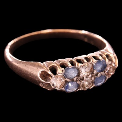 Lot 1485 - A late 19th / early 20th Century sapphire and...