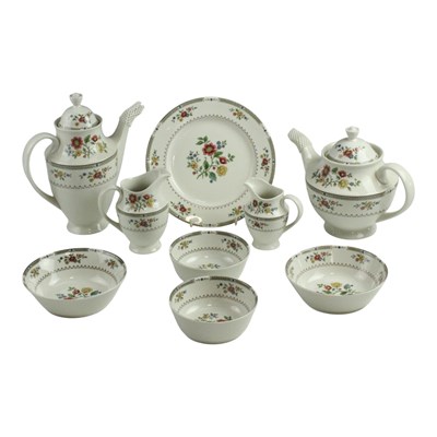 Lot 997 - A comprehensive Royal Doulton "Kingswood"...