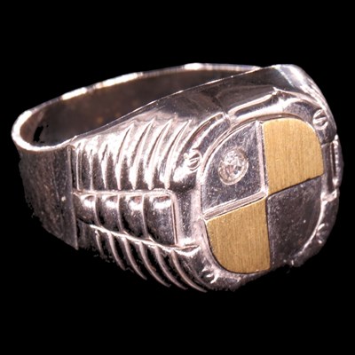 Lot 1493 - A contemporary Italian 18 ct yellow metal...