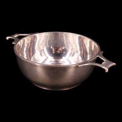 Lot 1198 - A George V Mappin & Webb silver bowl in the...