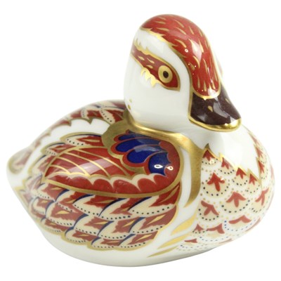 Lot 908 - A Royal Crown Derby Bakewell duckling paperweight