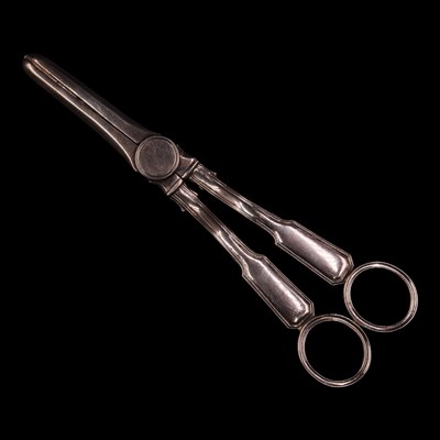 Lot 1228 - William IV silver fiddle-thread pattern grape...