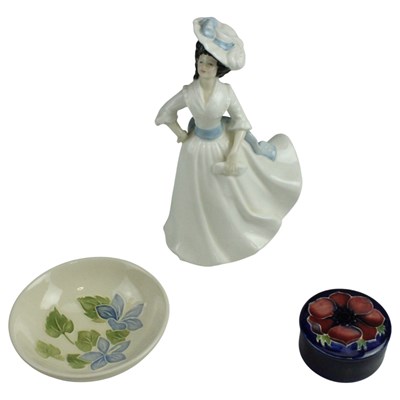 Lot 861 - A Moorcroft "Anenome" pattern small jar,...