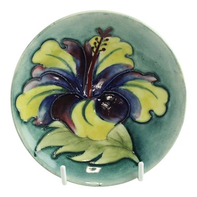 Lot 864 - A Moorcroft "Hibiscus" pin dish, 12 cm