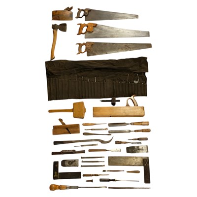 Lot 542 - A quantity of vintage woodworking tools