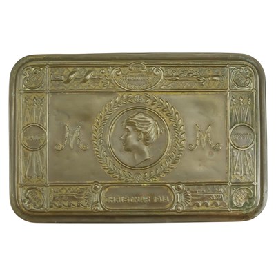 Lot 210 - A 1914 Princess Mary gift tin