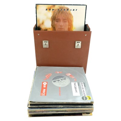 Lot 669 - A case of vinyl records, including works by...