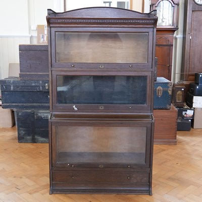 Lot 1672 - A 1920s "Lebus" Globe-Wernicke style sectional...