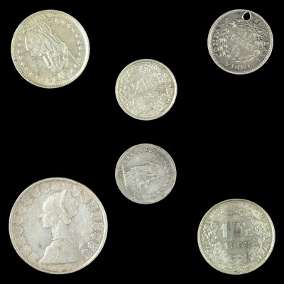 Lot 434 - A small group of world silver coins, 28 g