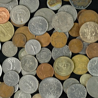 Lot 439 - A small quantity of GB and world coins