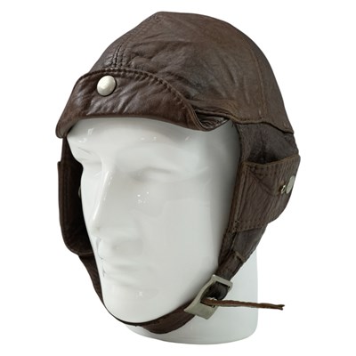 Lot 284 - An early 20th Century leather flying / driving...