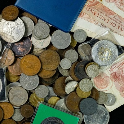 Lot 440 - A quantity of GB and world coins, together...