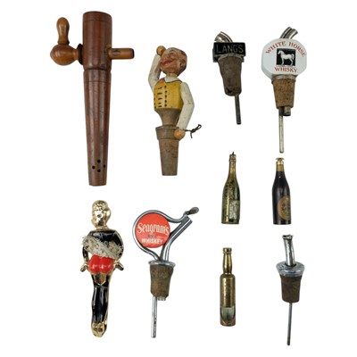 Lot 648 - A group of vintage breweriana, including...
