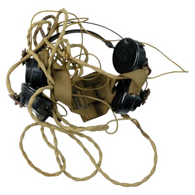 Lot 276 - A Second World War British Army wireless radio...