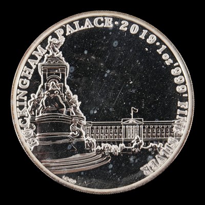 Lot 551 - A Royal Mint 2019 "Buckingham Palace" 1oz fine...