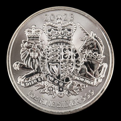 Lot 564 - A Royal Mint 2023 "Royal Arms" 1oz fine silver...