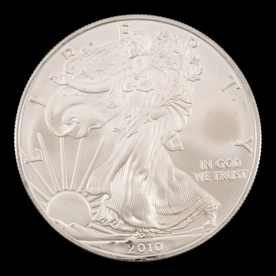 Lot 580 - A USA 2010  "Eagle" 1oz fine silver bullion...